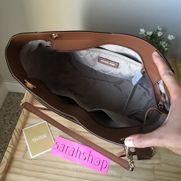 🌼Michael Kors Purse - Picture 9 of 13